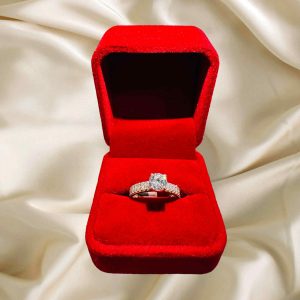 Beautiful Solitaire for ladies in 10k gold