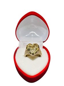 Beautiful Rock style heart ring with pretty stones in 10k