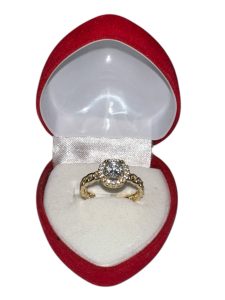 Elegant and Fashion Ring white 10k